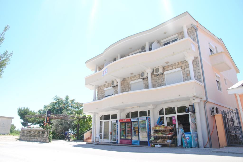 Sun Apartments Улцинь Екстер'єр фото