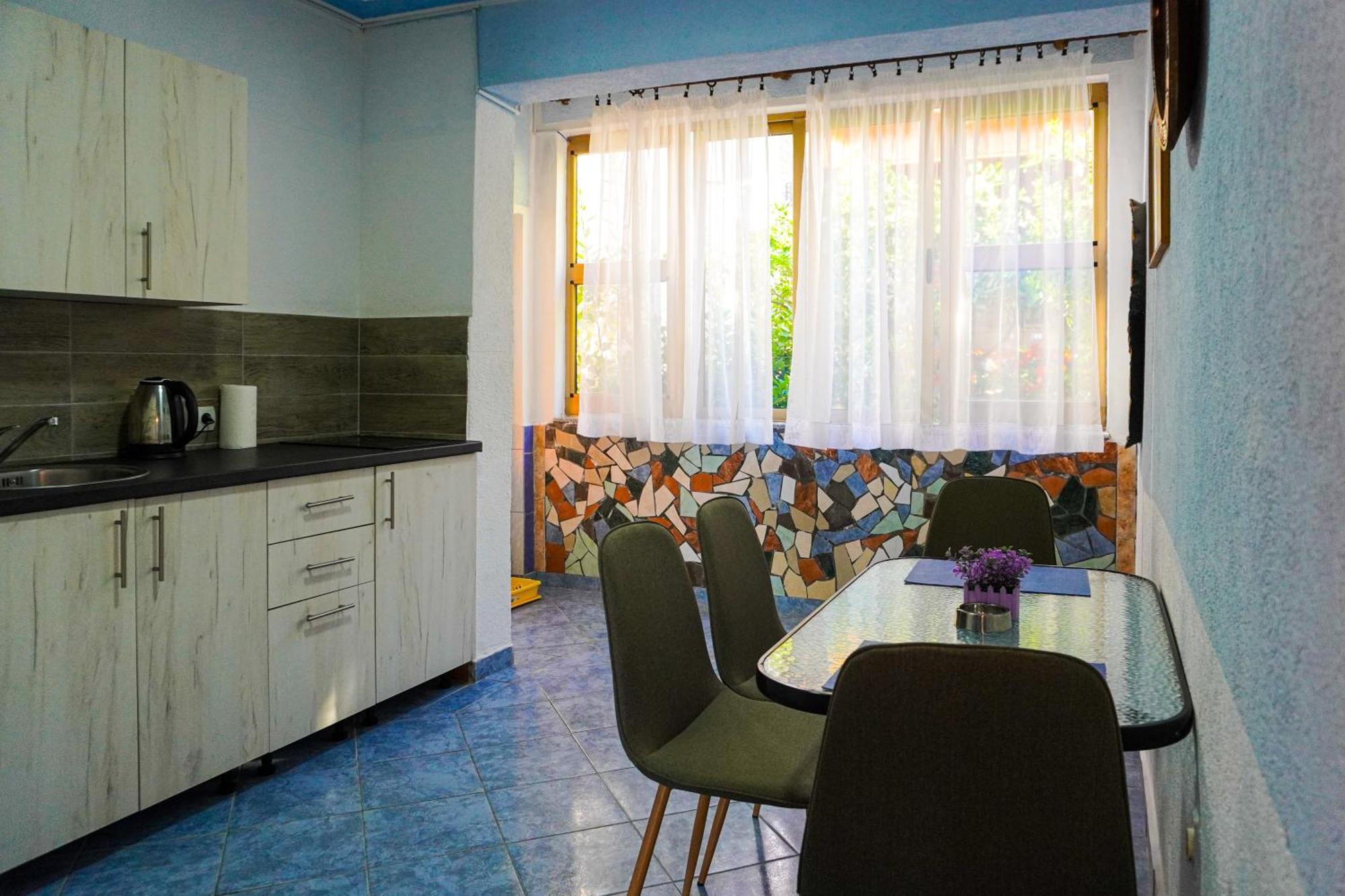 Sun Apartments Улцинь Екстер'єр фото